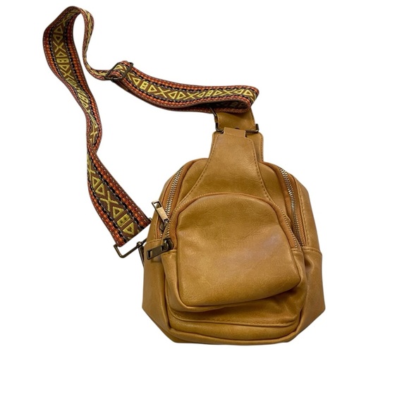 Crossbody Slingbag/Back-pack is made of soft vegan PU leather - Picture 6 of 14